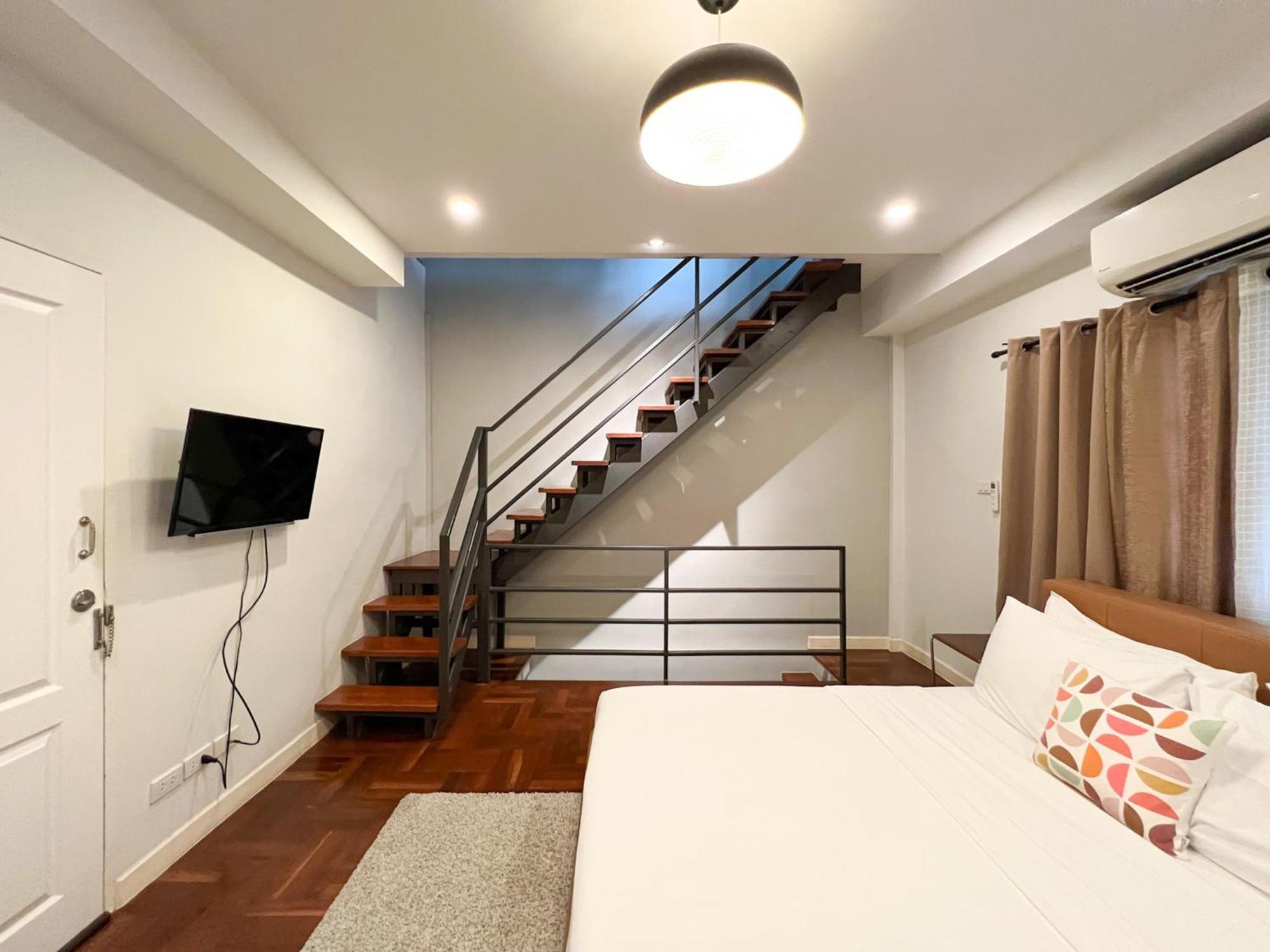 Neveu Premier Residence : Ratchada Bangkok Exterior photo