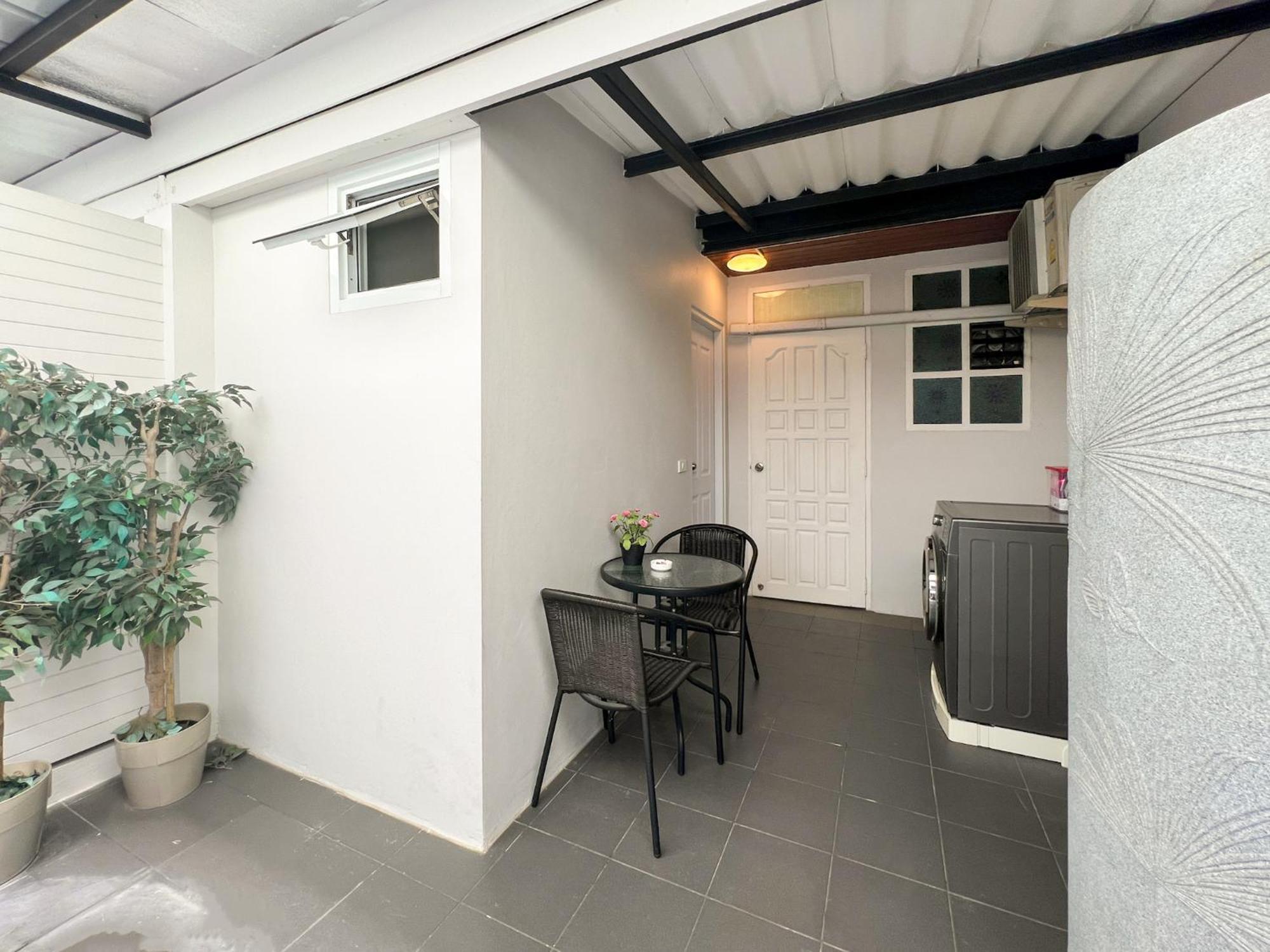 Neveu Premier Residence : Ratchada Bangkok Exterior photo